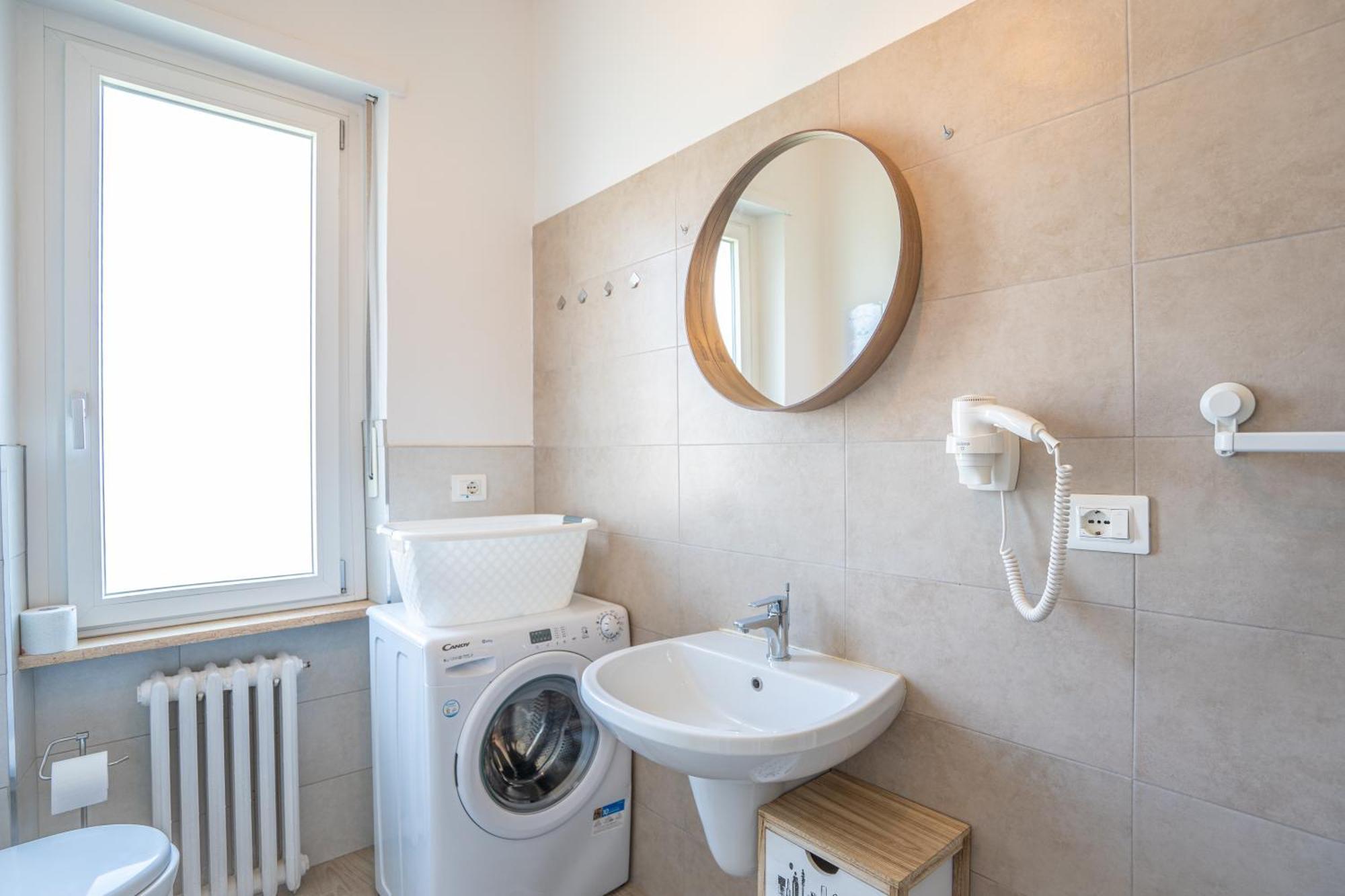 Private Parking, With Hill View Apartment Alba  Bagian luar foto