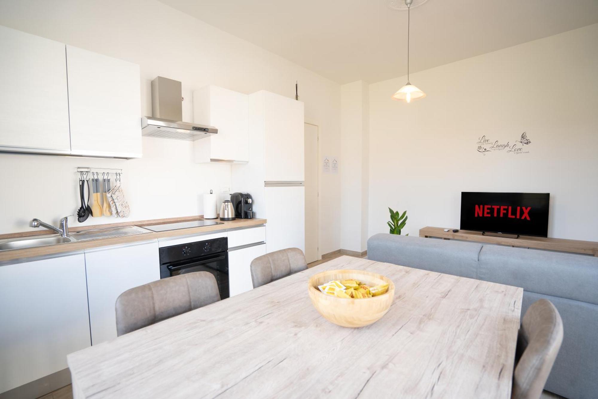 Private Parking, With Hill View Apartment Alba  Bagian luar foto